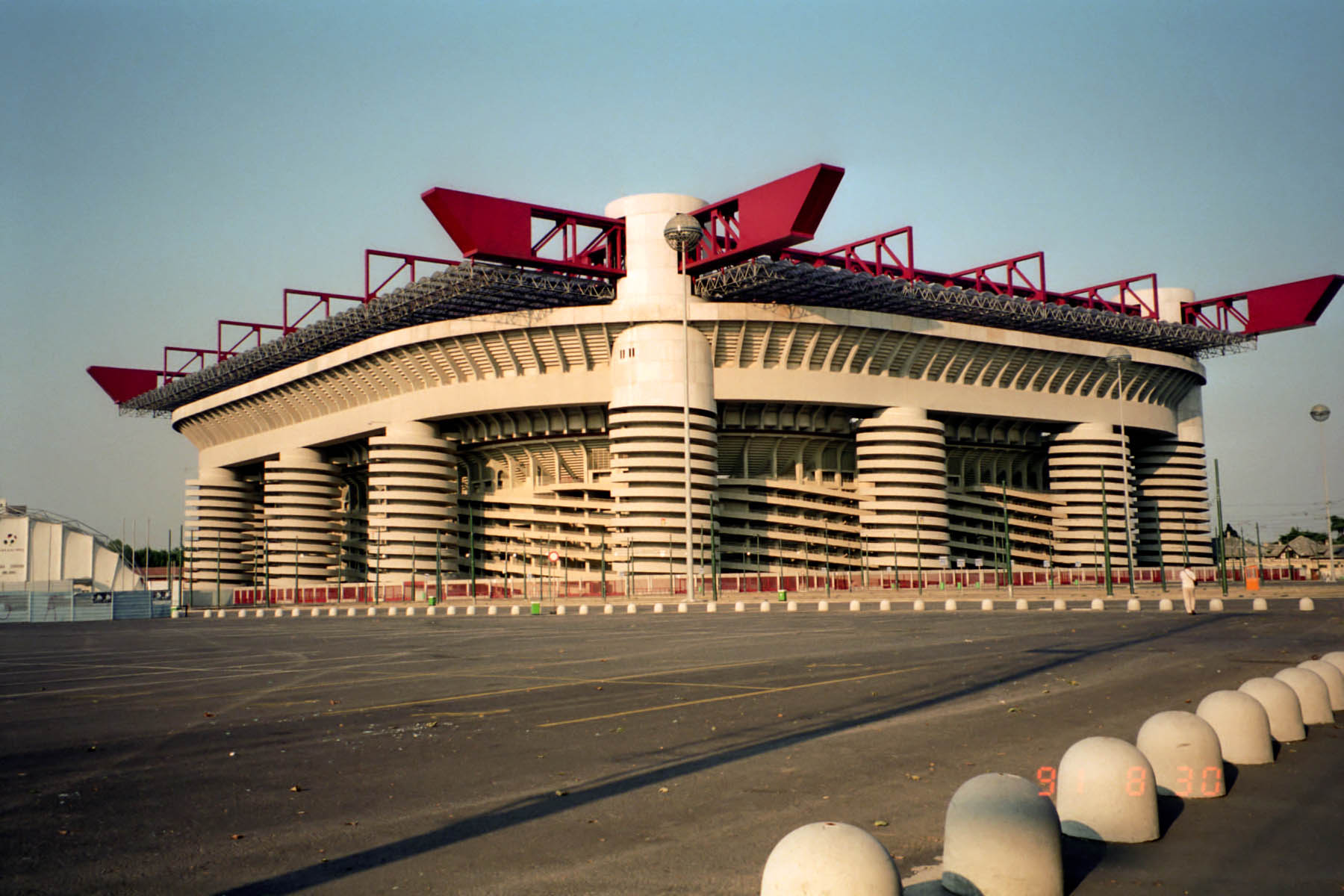 Take a tour of the top 10 biggest club football stadiums in